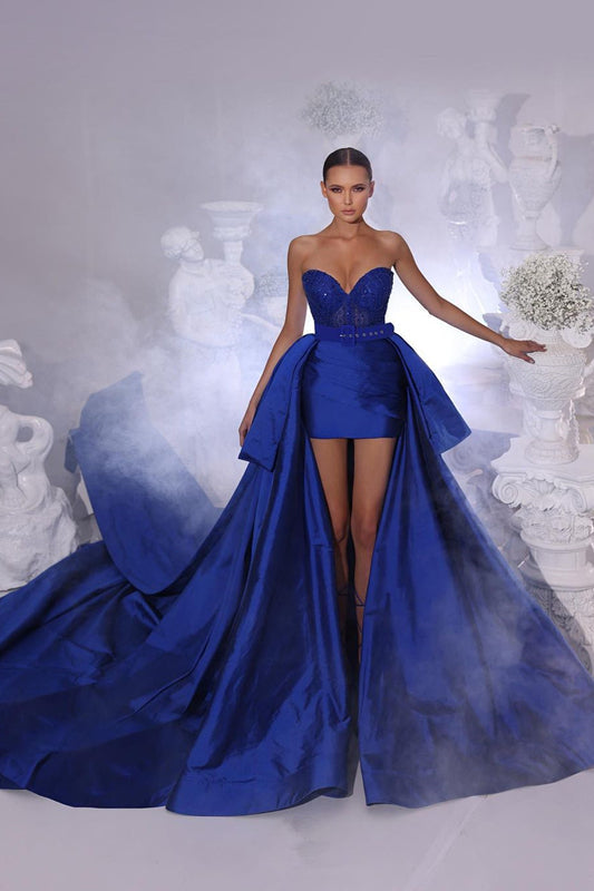 Kurzes ärmelloses Ballkleid aus Spitze in A-Linie mit Herzausschnitt und abnehmbarer Schleppe