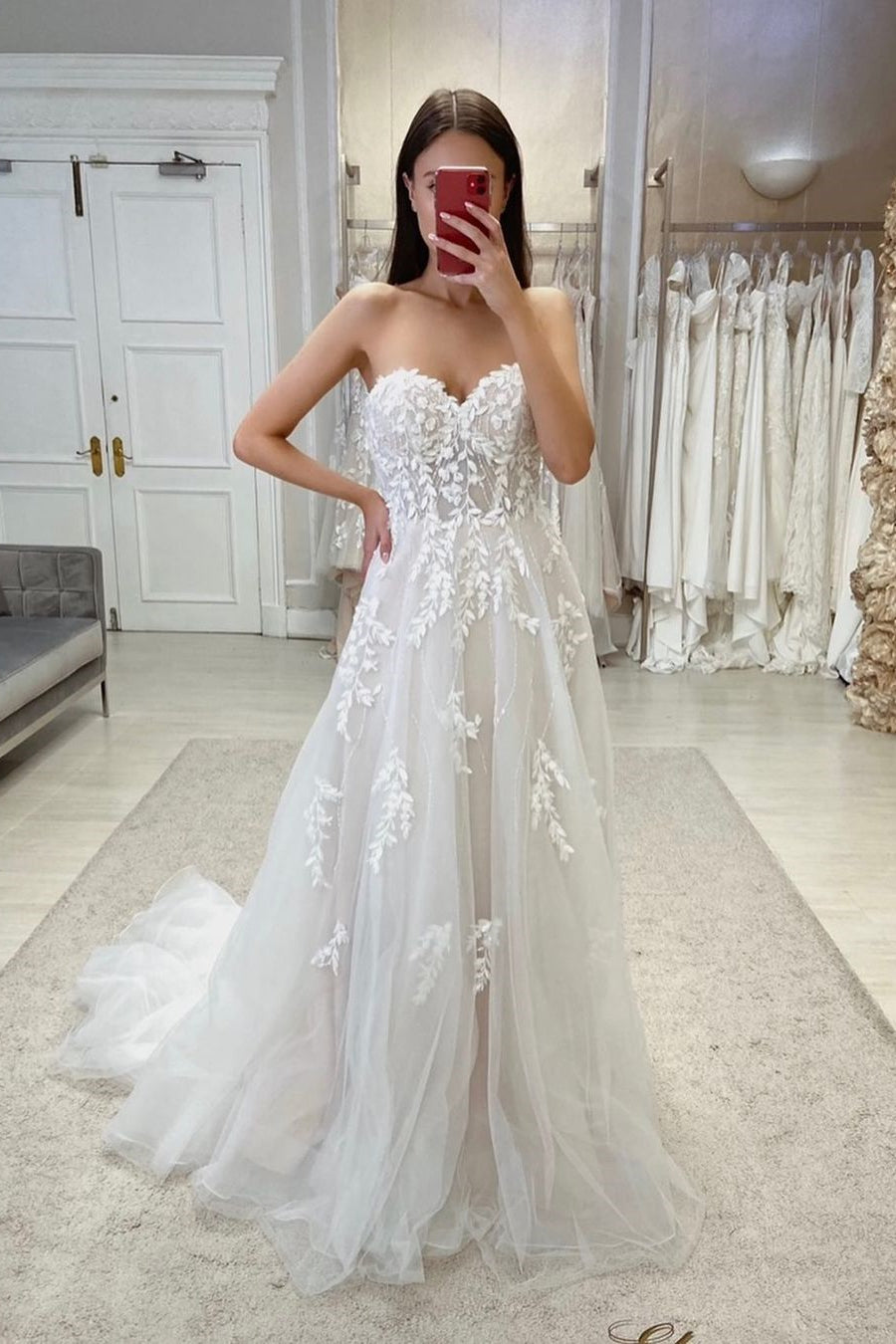 Vestido de novia de tul con apliques, sin mangas, corte en A y encaje