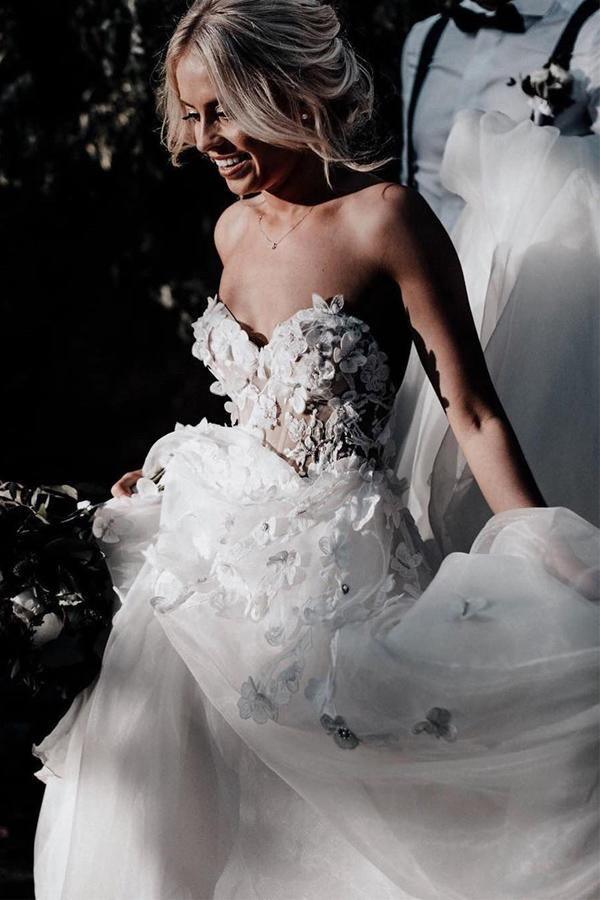Sweetheart A-line Wedding Dresses Tulle Appliqued Gowns