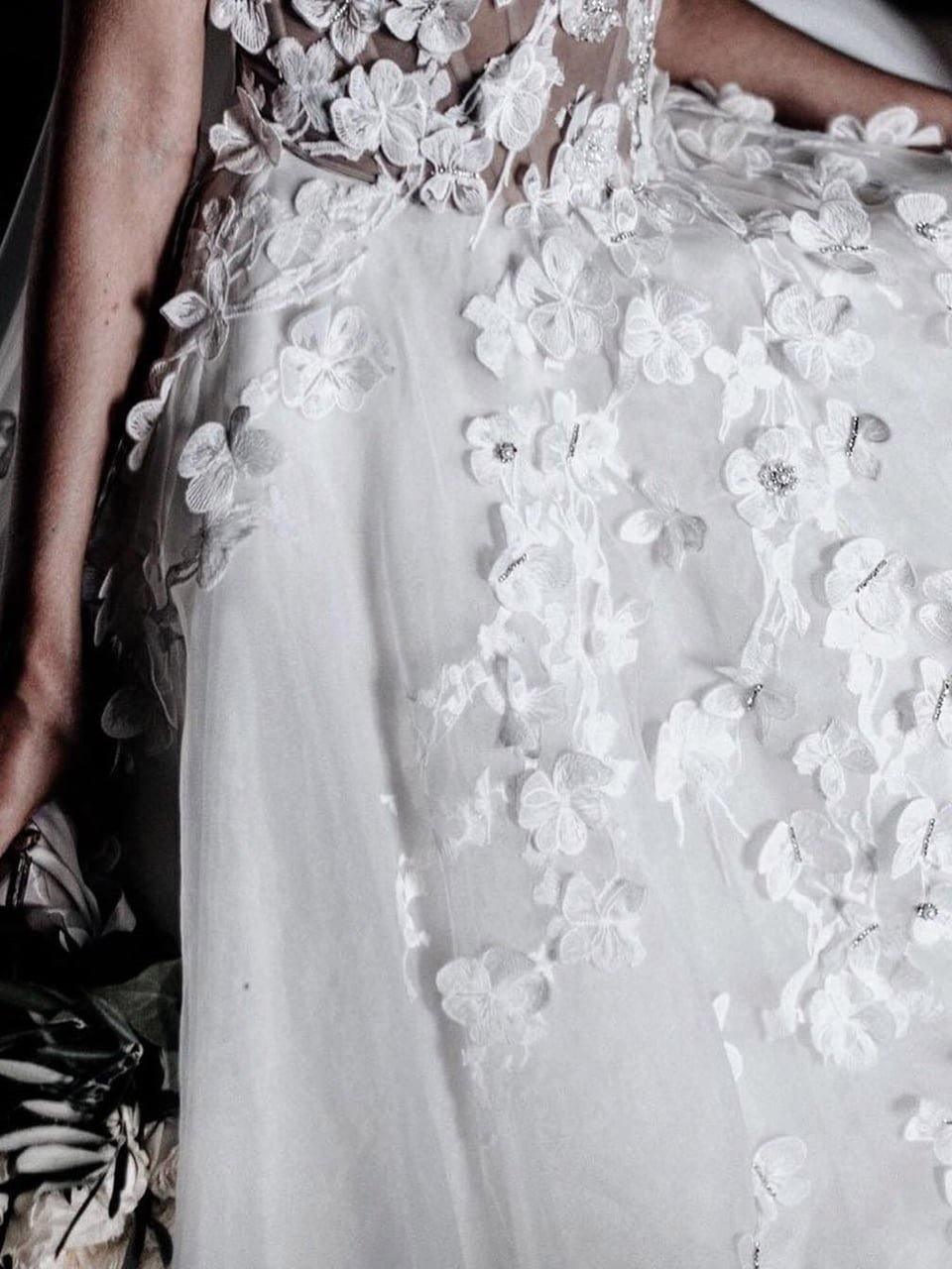 Sweetheart A-line Wedding Dresses Tulle Appliqued Gowns