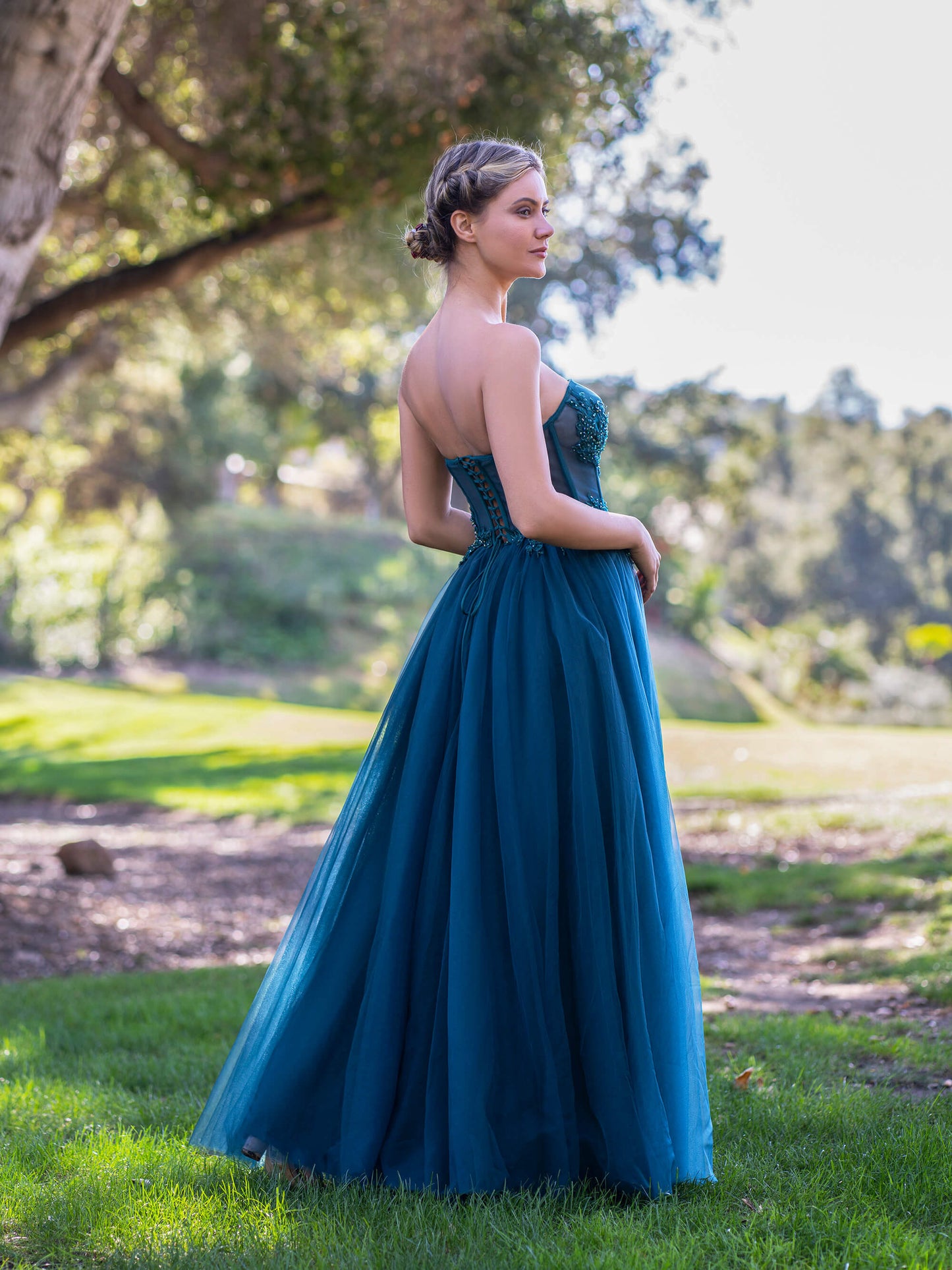 Vestido de fiesta de tul con corsé, encaje y largo hasta el suelo