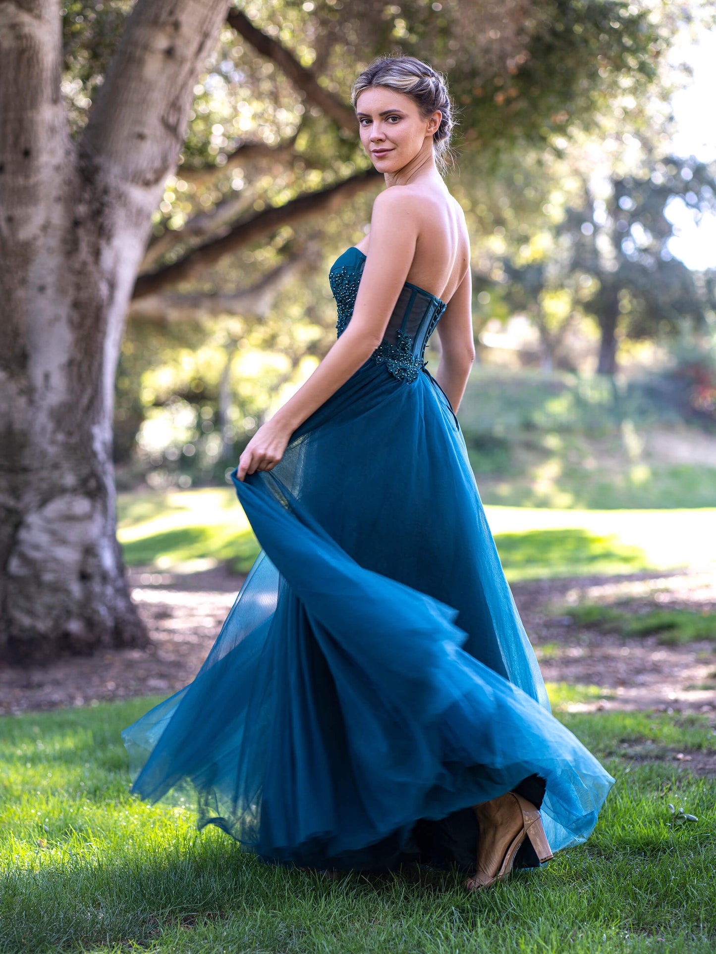 Vestido de fiesta de tul con corsé, encaje y largo hasta el suelo
