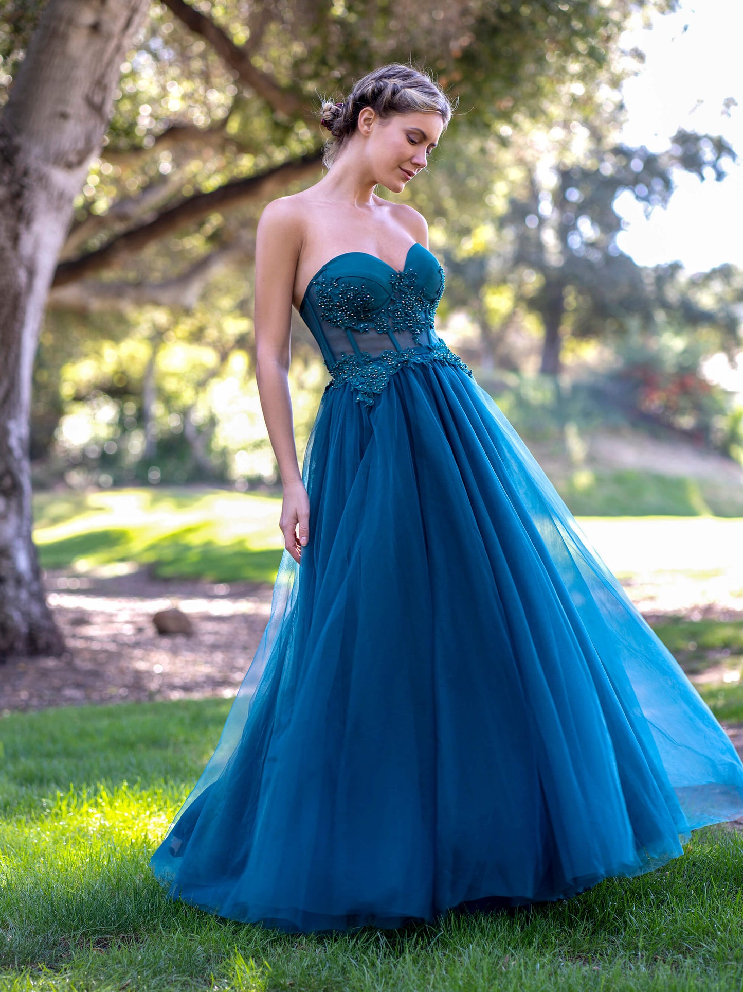 Vestido de fiesta de tul con corsé, encaje y largo hasta el suelo