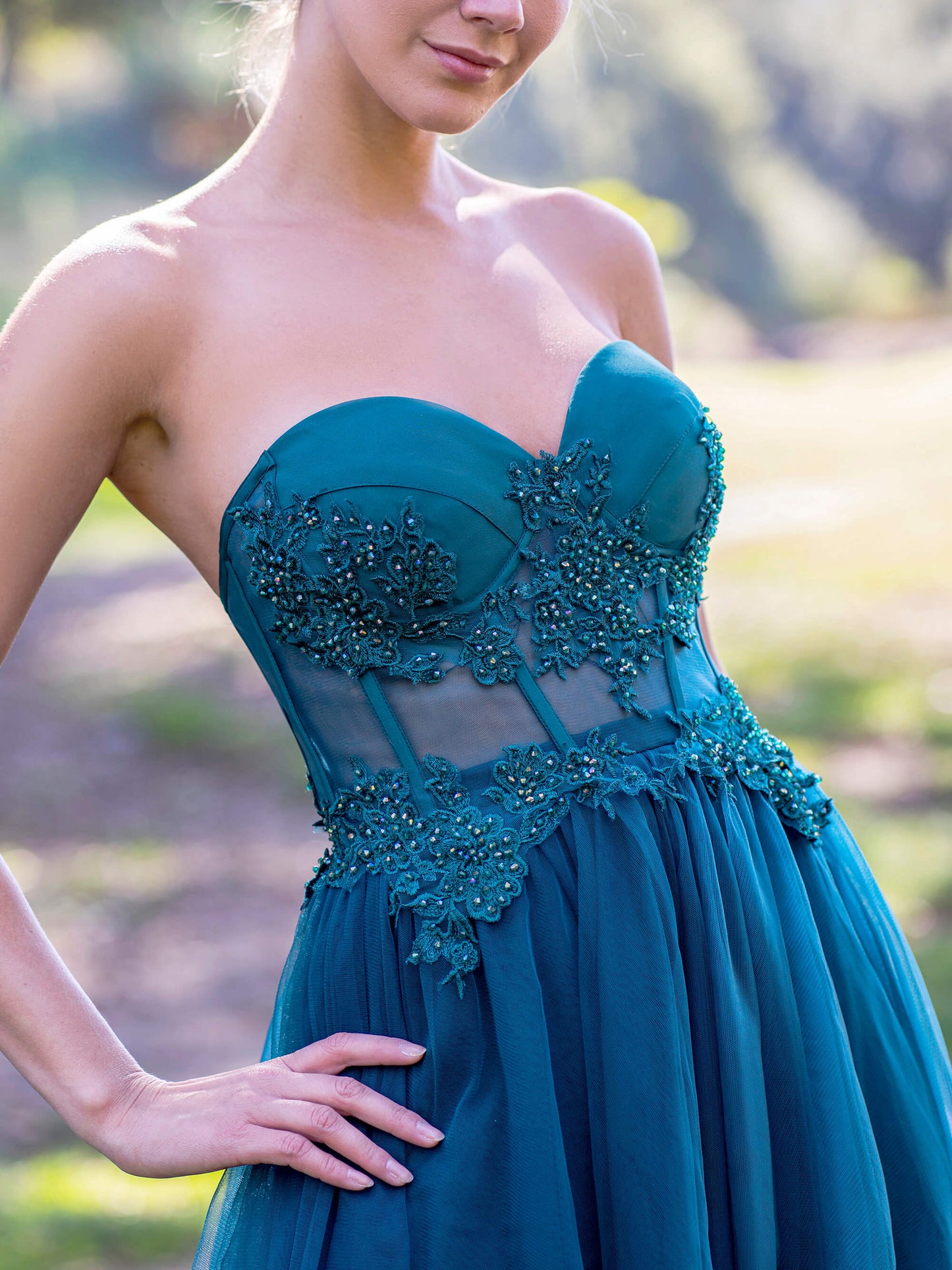 Vestido de fiesta de tul con corsé, encaje y largo hasta el suelo