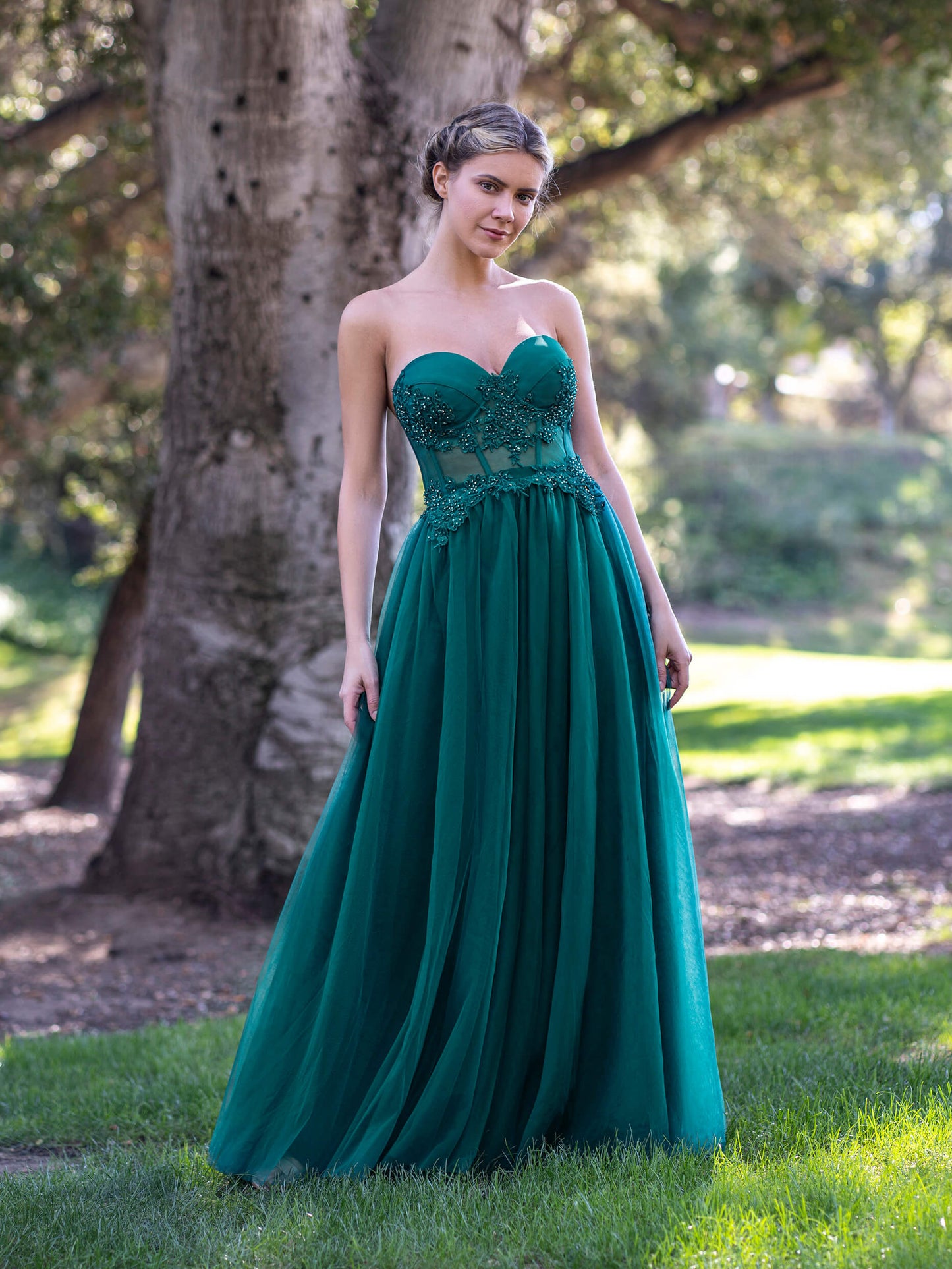 Vestido de fiesta de tul con corsé, encaje y largo hasta el suelo