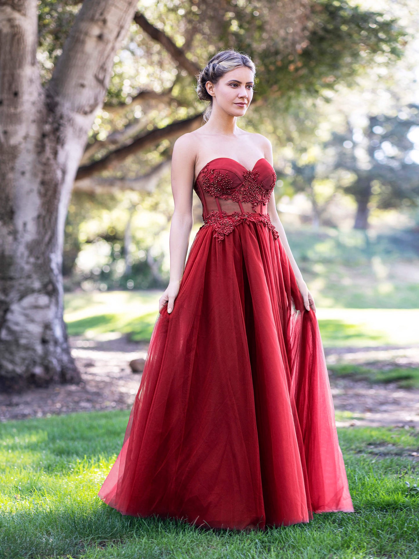 Vestido de fiesta de tul con corsé, encaje y largo hasta el suelo