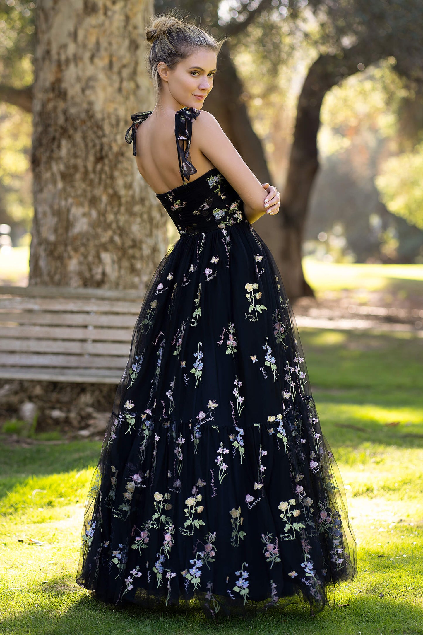 Bodenlanges Ballkleid mit Herzausschnitt und Tüllstickerei und Blumenmuster