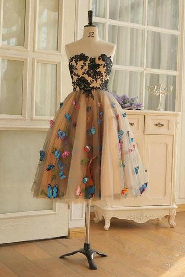 Vestidos de fiesta cortos con escote corazón y corte A y mariposas