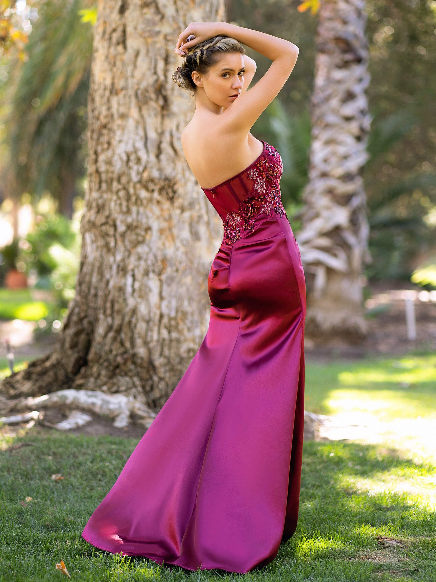 Vestido de fiesta largo hasta el suelo de satén con parte superior de encaje y lentejuelas con escote de corazón