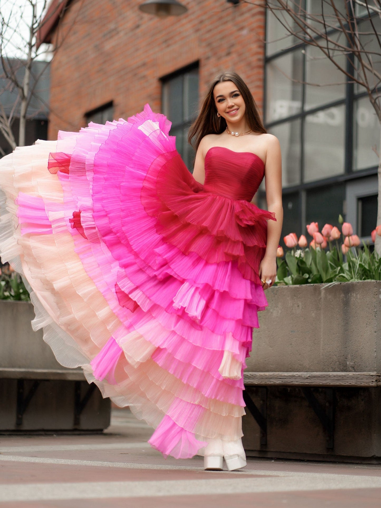 Vestido de fiesta largo con escote corazón plisado y volantes