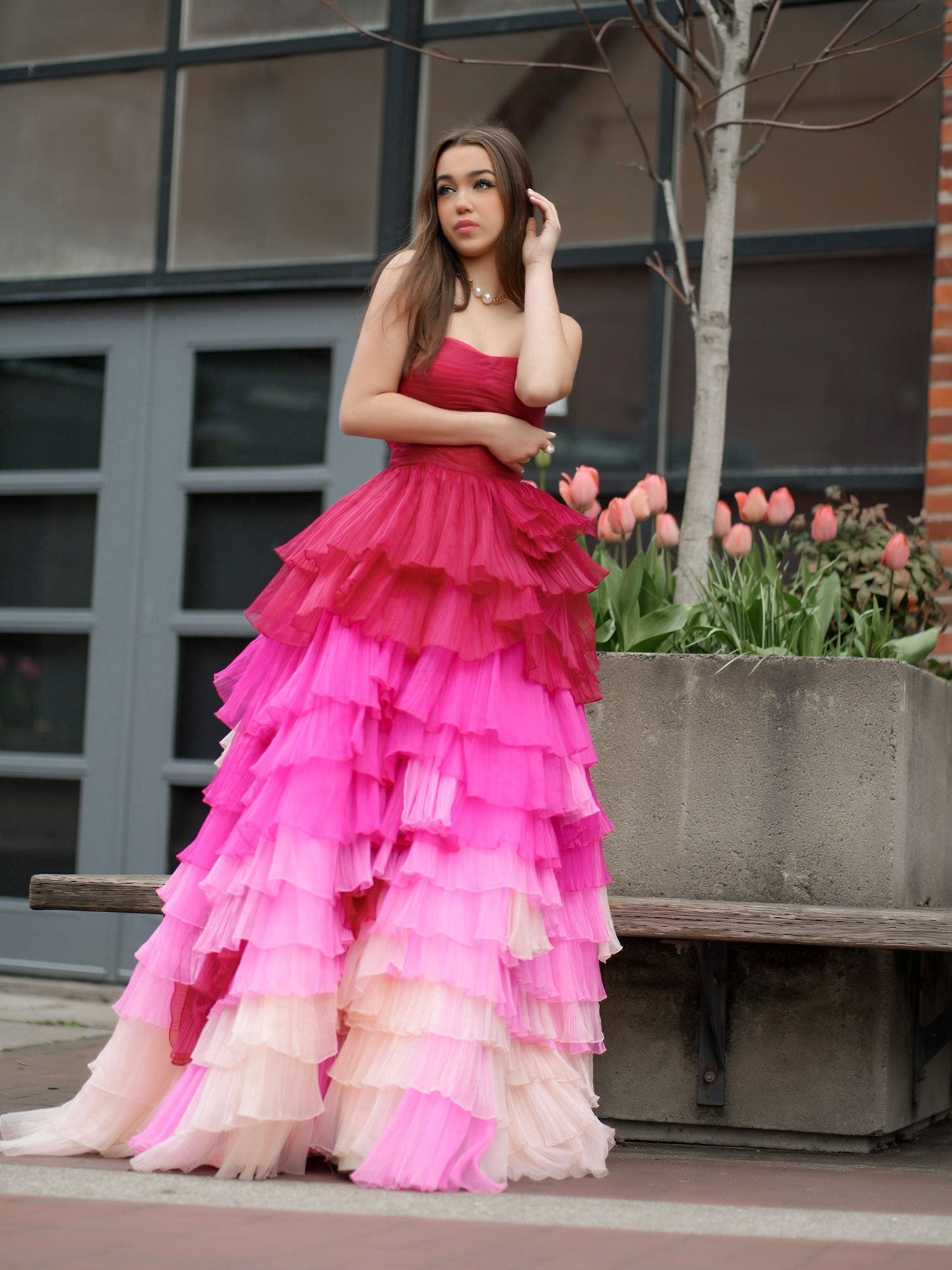 Vestido de fiesta largo con escote corazón plisado y volantes