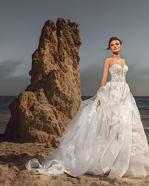 Herzförmiges Tüll-Brautkleid mit Blumenmuster, ärmellos, A-Linie