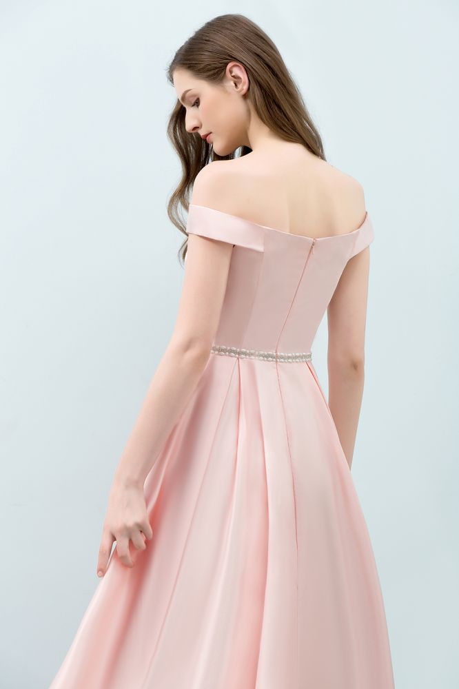 Teelanges rosa A-Linien-Ballkleid mit schulterfreiem Schnitt und Schärpe
