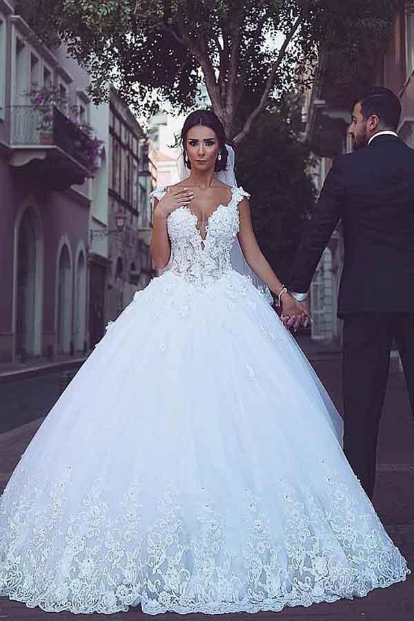 Tüll V-Ausschnitt Ballkleid Brautkleider mit Spitzenapplikationen