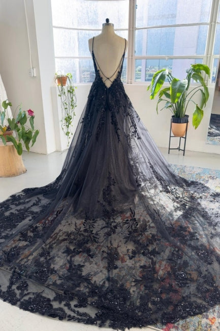 Einzigartiges schwarzes ärmelloses A-Linien-Brautkleid mit Spaghettiträgern und Pailletten