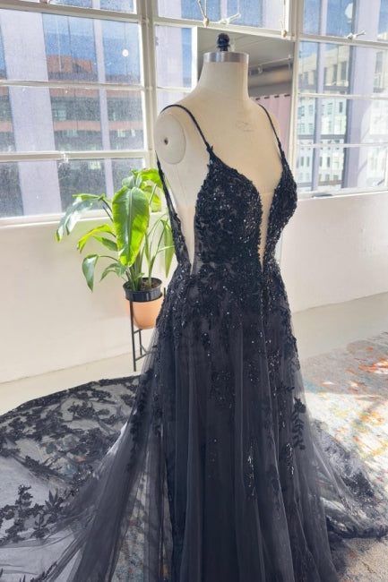 Einzigartiges schwarzes ärmelloses A-Linien-Brautkleid mit Spaghettiträgern und Pailletten