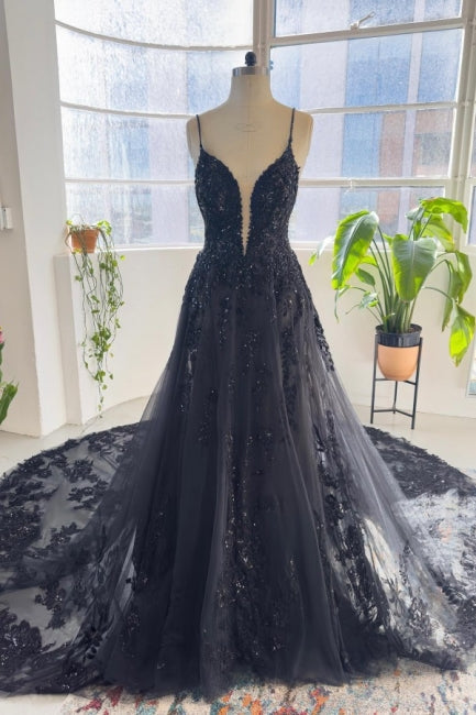 Einzigartiges schwarzes ärmelloses A-Linien-Brautkleid mit Spaghettiträgern und Pailletten