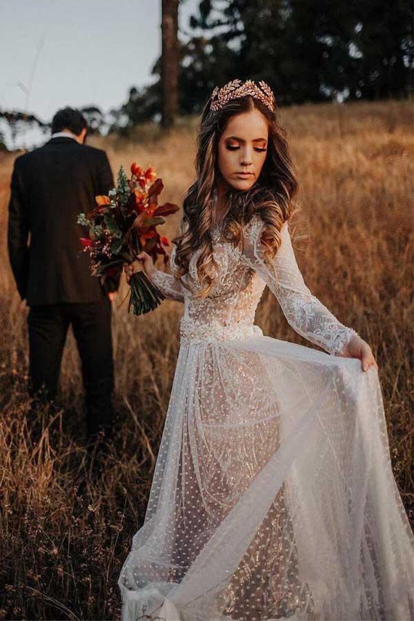 Vestido de novia bohemio de manga larga con escote en V, encaje de lunares y espalda abierta