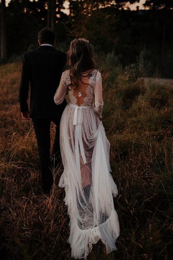 Vestido de novia bohemio de manga larga con escote en V, encaje de lunares y espalda abierta