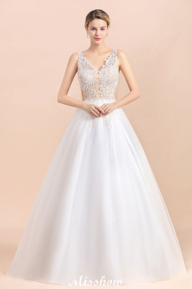 Vestido de novia estilo princesa con escote en V y encaje transparente hasta el suelo