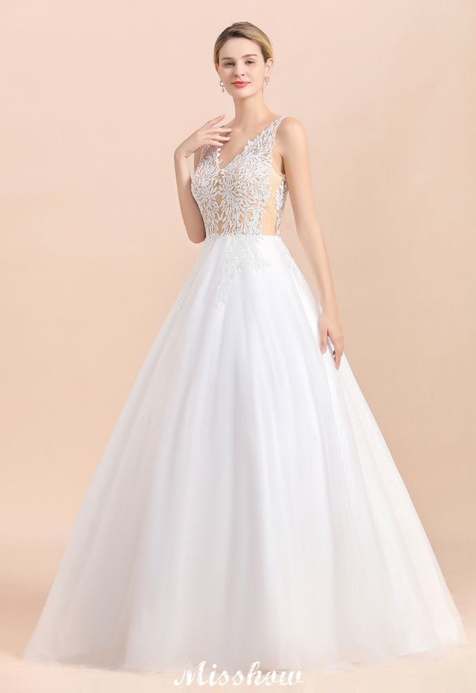 Vestido de novia estilo princesa con escote en V y encaje transparente hasta el suelo