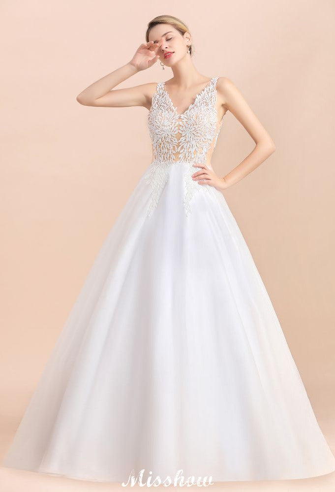Vestido de novia estilo princesa con escote en V y encaje transparente hasta el suelo
