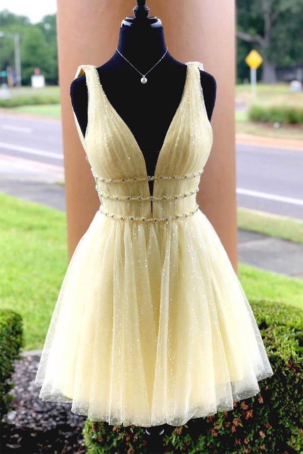 V-Ausschnitt, funkelnde Perlen, himmelblau, kurzes Ballkleid, Heimkehrkleid