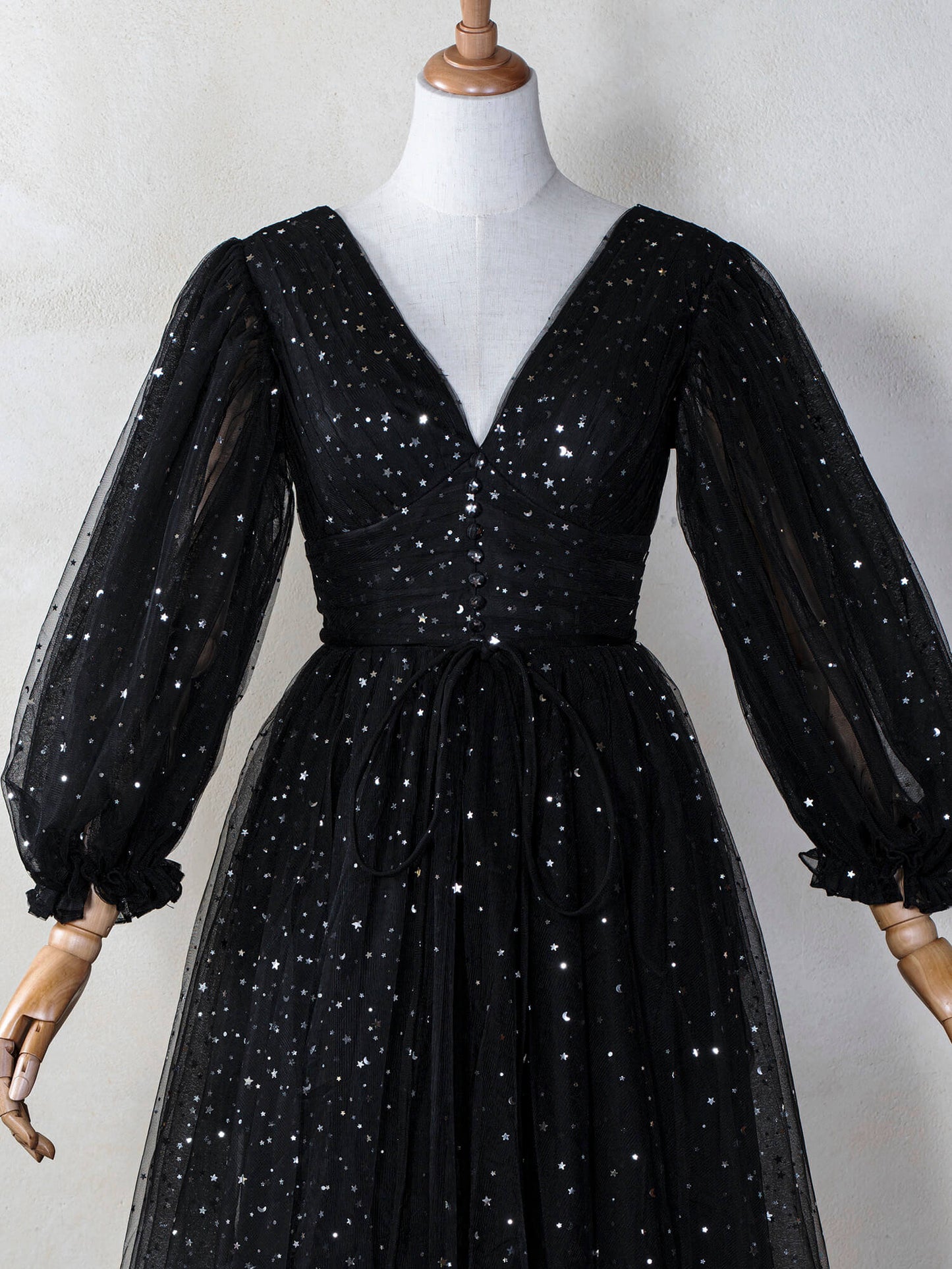 Vestido con escote en V de noche estrellada