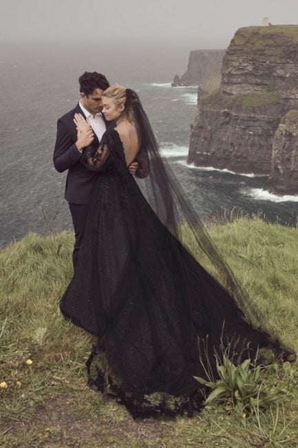Vestidos de novia vintage negros de corte A con escote en V y mangas largas