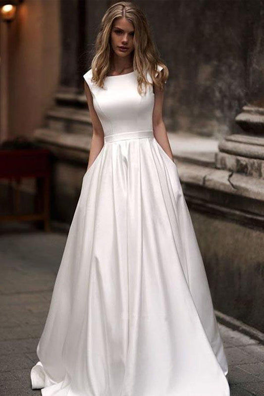 Vestido de novia largo de satén marfil estilo princesa con corte A y bolsillos.