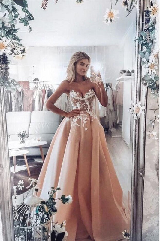 Vintage A-Linie Herzausschnitt Rüschen Langes Ballkleid mit Spitzenapplikationen