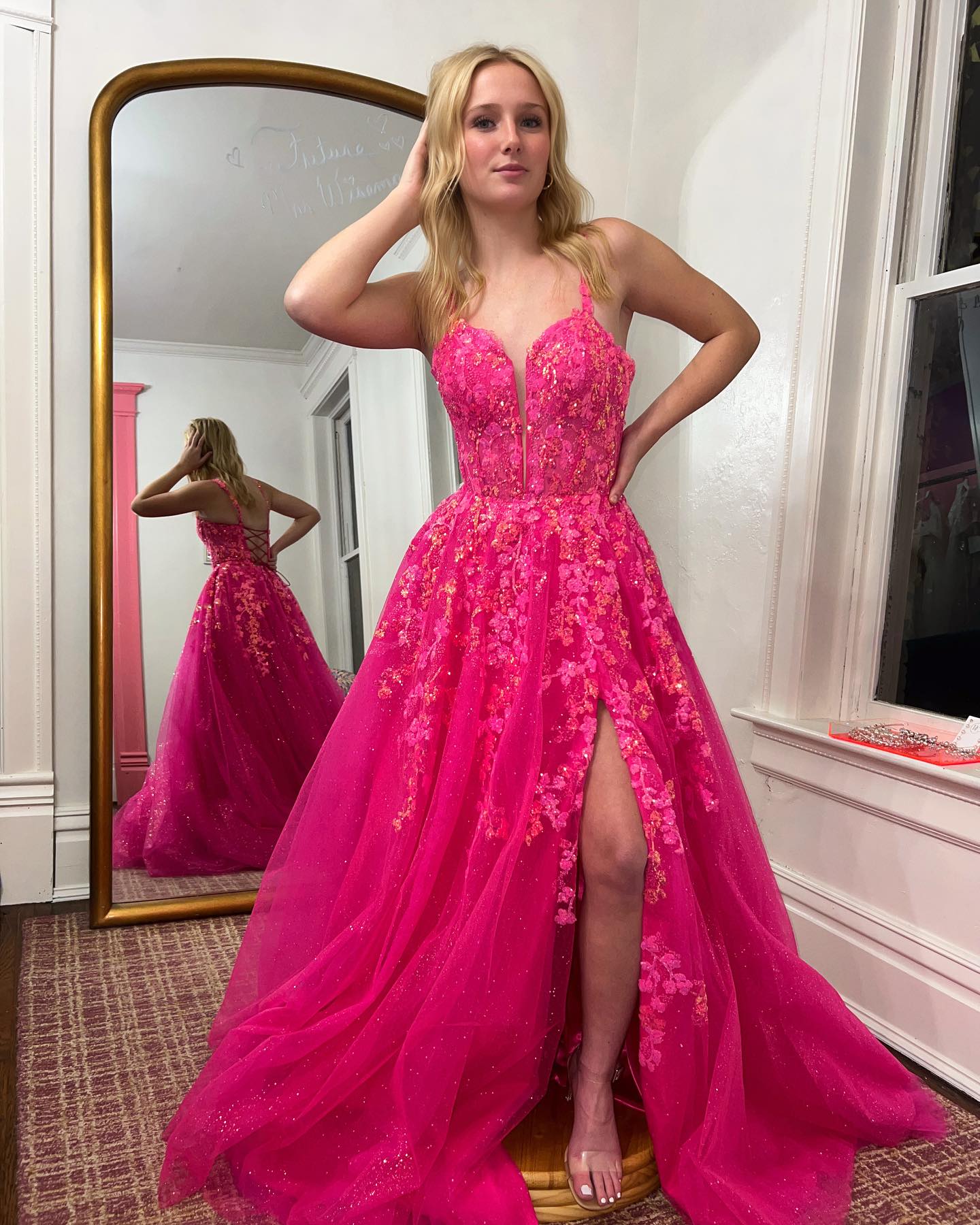 Vestido de fiesta vintage de tul con tirantes finos, sin mangas, corte A y apliques con abertura frontal