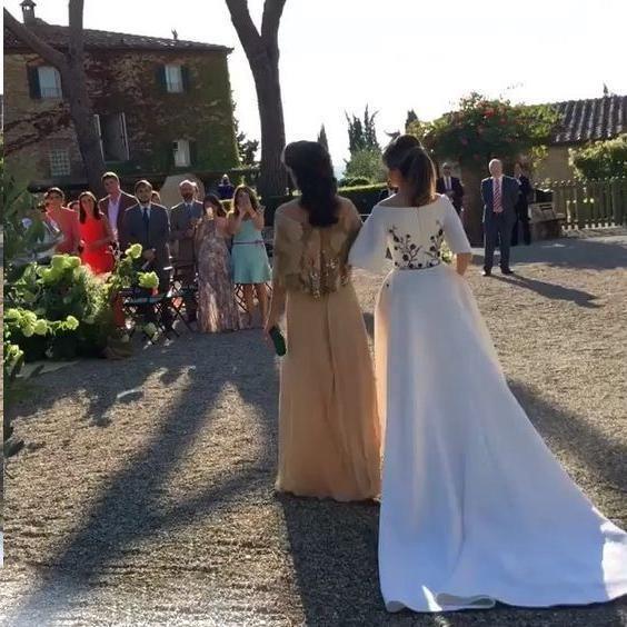 Brautkleider Bateau Stickerei Romantisches Halbarm Brautkleid