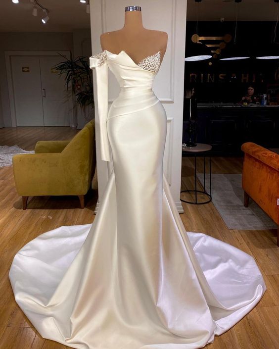 Vestidos de fiesta largos de sirena con un solo hombro en satén blanco