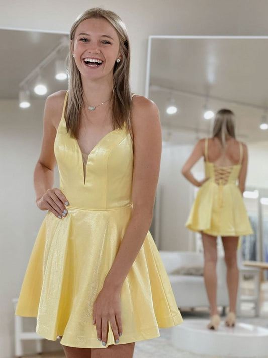 Gelbes kurzes A-Linie V-Ausschnitt Satin rückenfreies Ball-/Homecomingkleid