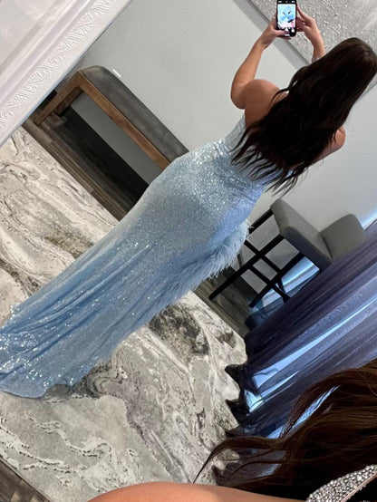 Vestido de fiesta de lentejuelas sin tirantes y con abertura