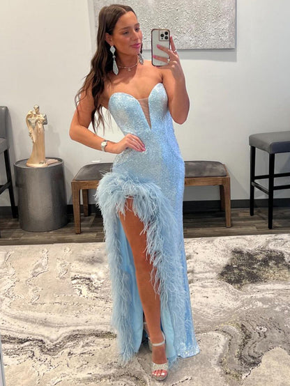 Vestido de fiesta de lentejuelas sin tirantes y con abertura