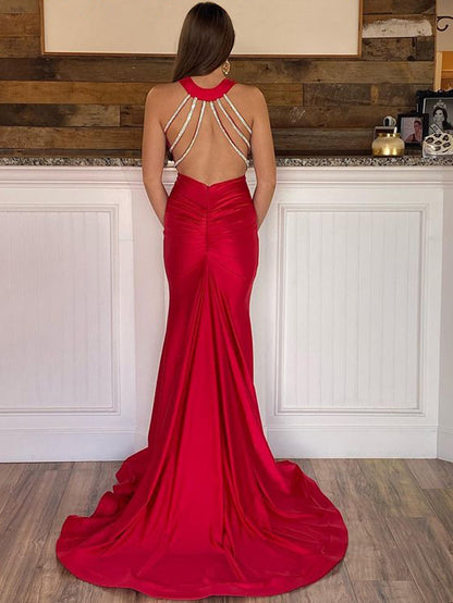 Vestido de fiesta rojo largo ajustado con cuello en V profundo y halter
