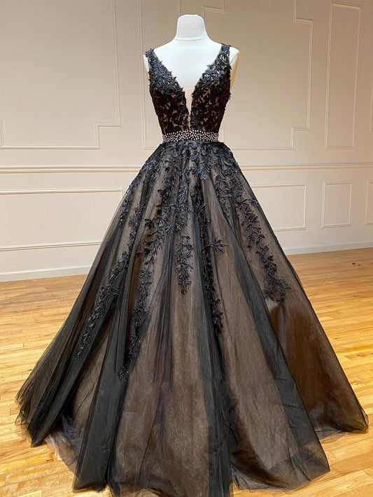 A-Linie, schwarzes, langes Ballkleid aus Spitze mit V-Ausschnitt