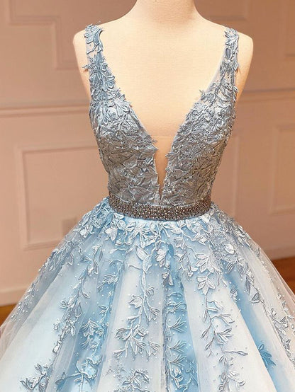A-Linie, schwarzes, langes Ballkleid aus Spitze mit V-Ausschnitt