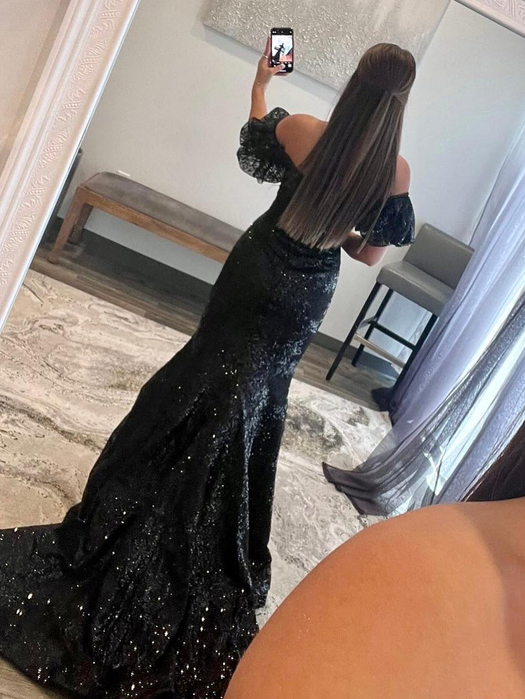 Abito lungo da sera a sirena nero senza spalline con paillettes