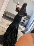 Abito lungo da sera a sirena nero senza spalline con paillettes