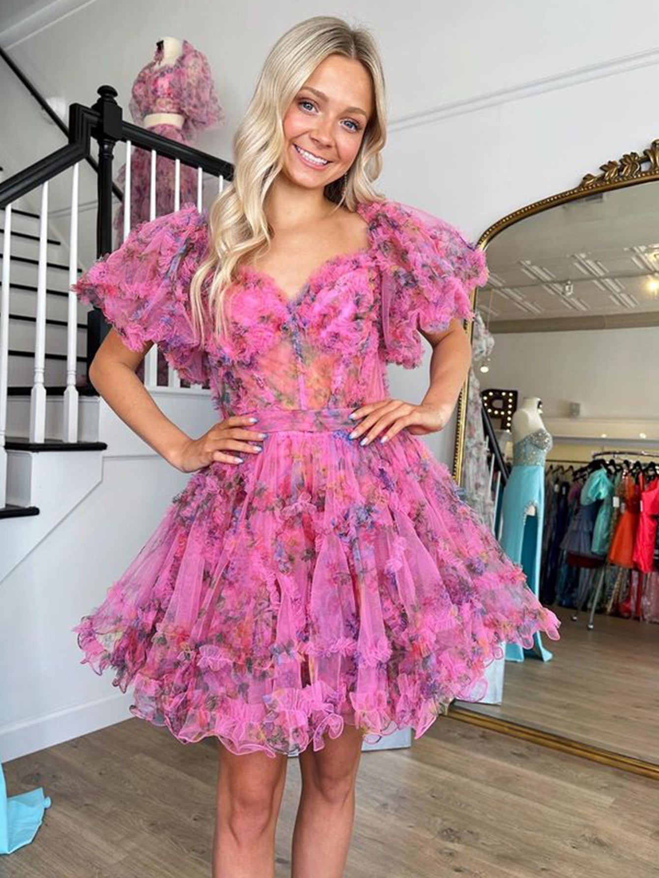 Vestido de fiesta con estampado floral y hombros descubiertos