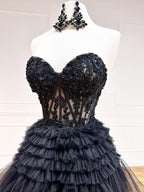 Abito da sera lungo in tulle a balze con scollo a cuore e linea a trapezio