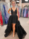 Abito lungo da sera nero in tulle asimmetrico con scollo a V