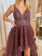 Abito lungo da sera nero in tulle asimmetrico con scollo a V