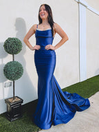 Abito lungo da sera blu navy con scollo a cuore e schiena scoperta