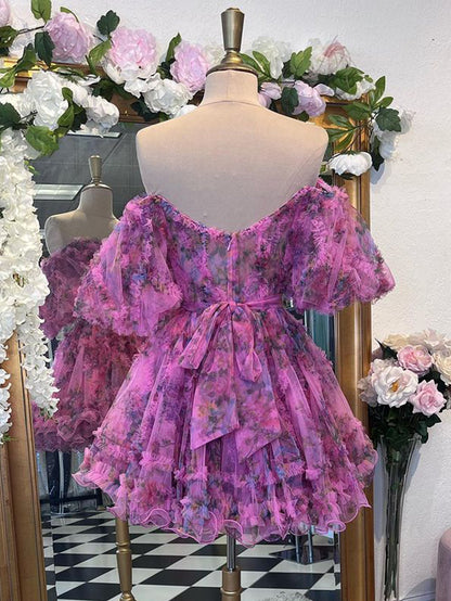 Vestido de fiesta con estampado floral y hombros descubiertos