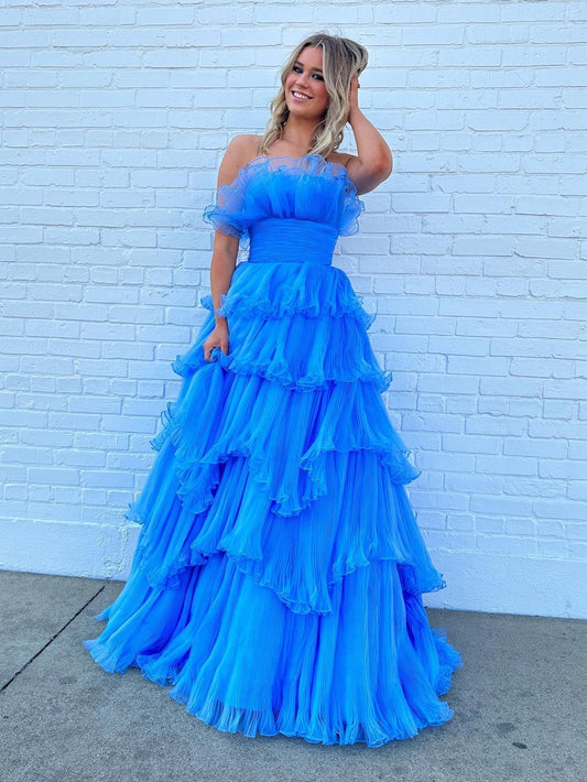 Vestido de fiesta de tul arrugado con capas y corte en A sin tirantes