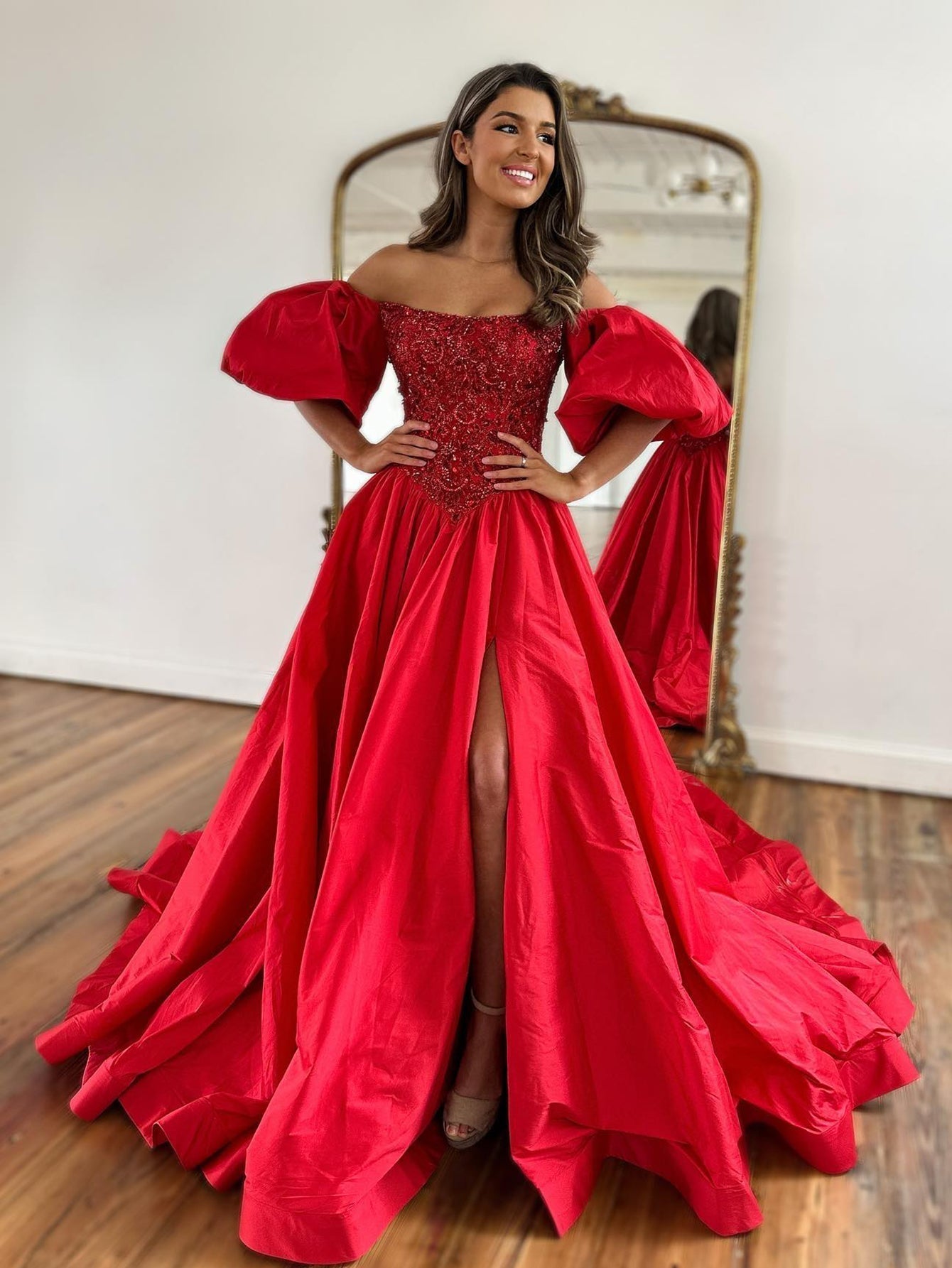 A-Linien-Ballkleid aus schulterfreiem Taft mit kurzen Puffärmeln